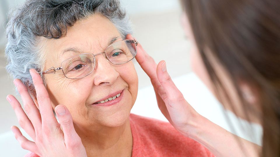 anaheim-eye-cataract-senior