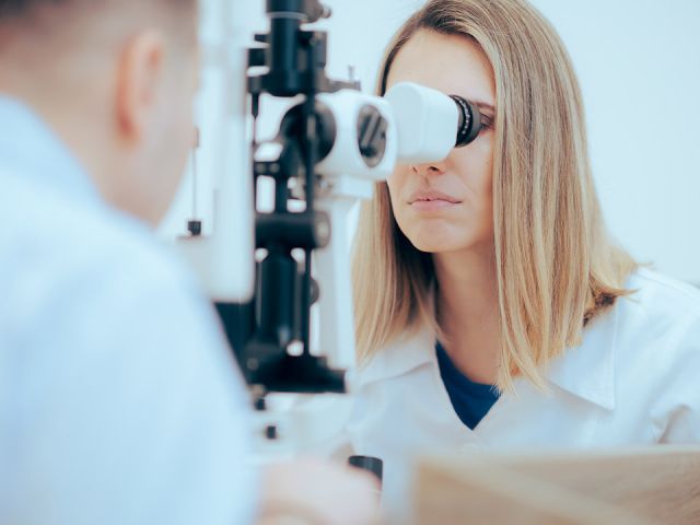 ophthalmologist vs optometrist
