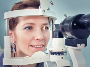 woman doing an eye checkup
