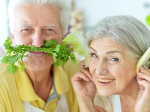 senior couple with veggies