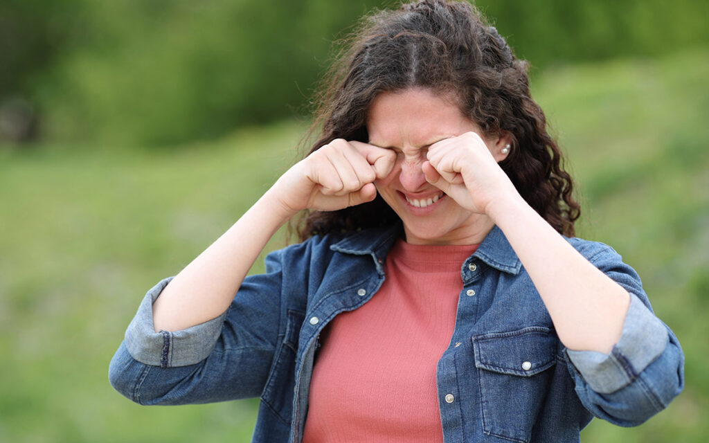 woman with dry eye symptoms